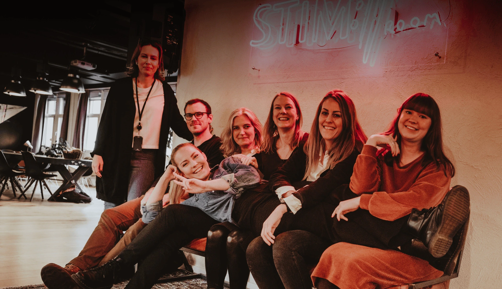 Foto på glada personer som varit en del av projektet på Stim